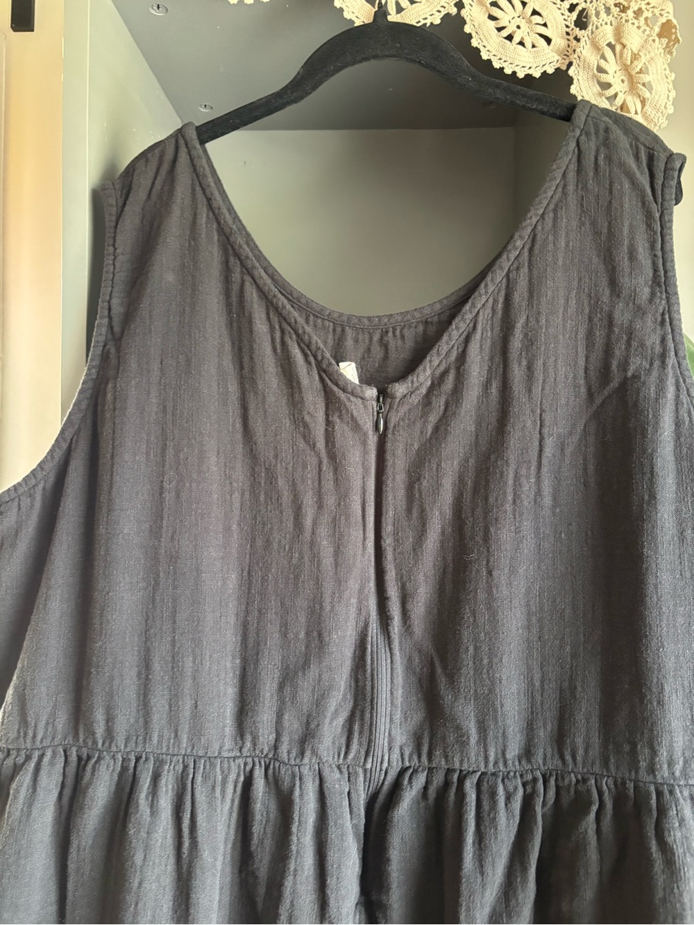 Lucy & Yak Black Sleeveless Linen Jumpsuit - Picture 3 of 5